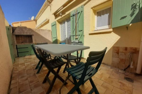 Small villa 40m with terrace near the beach